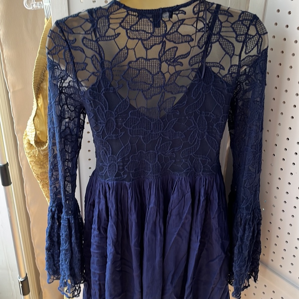 Romero & Juliet Couture size small navy blue lace long bell sleeve dress - Picture 3 of 11